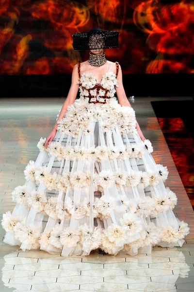 Look 32